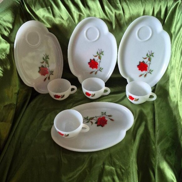 Vintage Federal milk glass, rosecrest, pattern snack plates - Picture 1 of 1